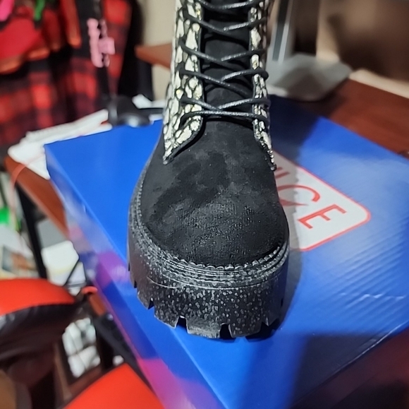 Rouge Combat Boots. Brand New In The Box. Size 7.5 - Picture 5 of 6